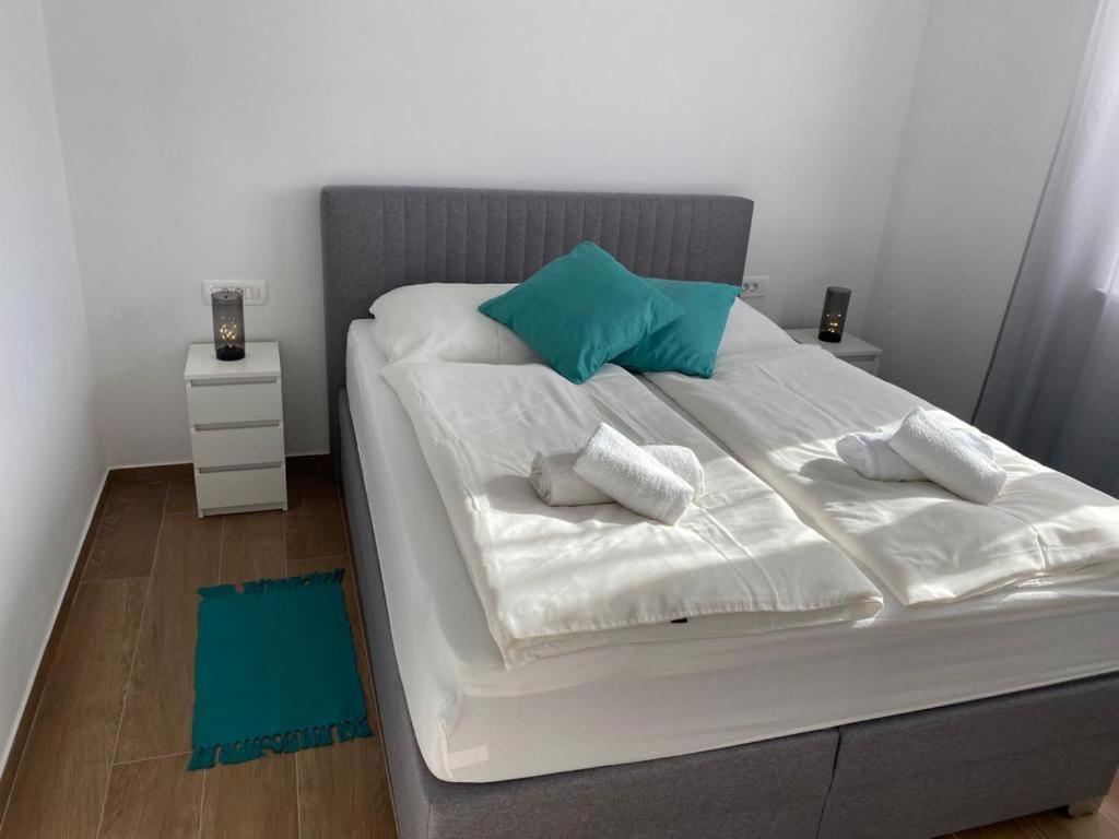 Adria-Appartment-Island-Vir #Sea #Beach #Wifi #Privateparking #Netflix Екстер'єр фото