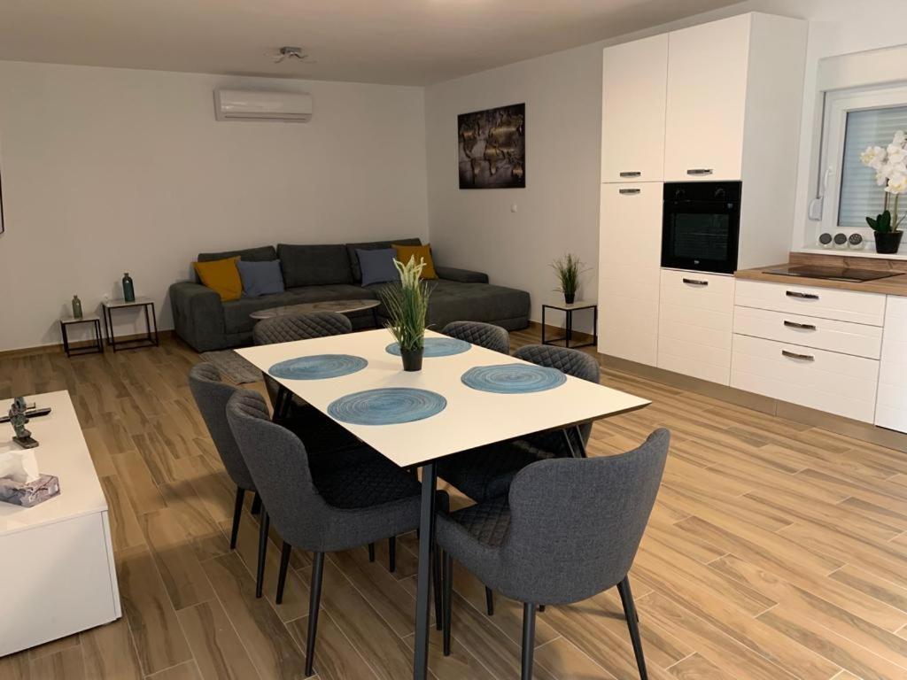 Adria-Appartment-Island-Vir #Sea #Beach #Wifi #Privateparking #Netflix Екстер'єр фото