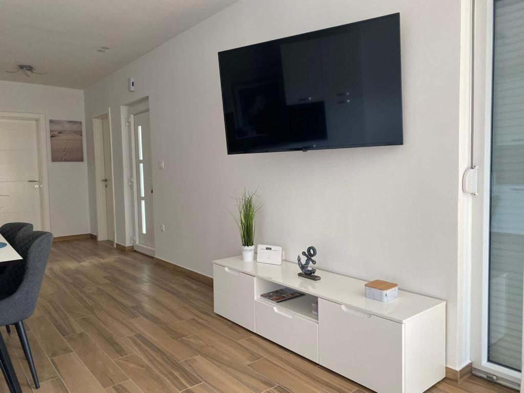 Adria-Appartment-Island-Vir #Sea #Beach #Wifi #Privateparking #Netflix Екстер'єр фото